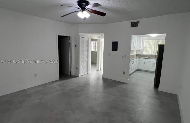 660 SE Park Dr Gallery 2
