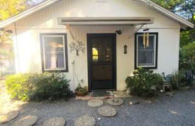 Hidden Garden Sanctuary, Charming 1-Bedroom in Petaluma Gallery 1