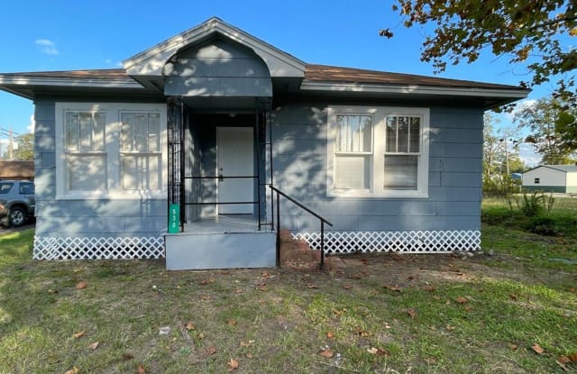 530 N. 6th St - 530 North 6th Street, Silsbee, TX 77656