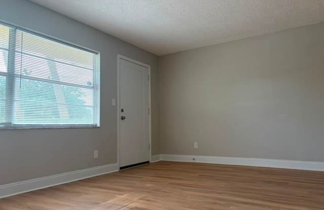 Updated One Bedroom Apartment Near Downtown Gulfport Gallery 4