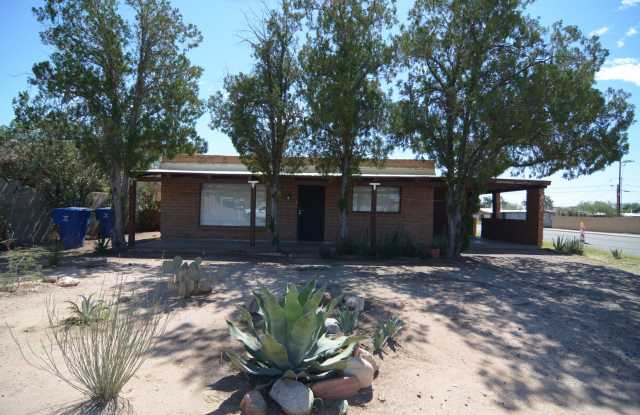 Remodeled 3 Bedroom 2 Bath Home! Close to U of A! Gallery 1