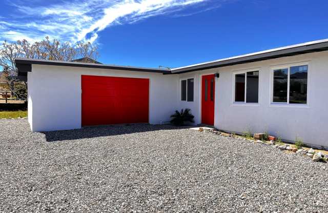 Newly Remodeled 3 Bedroom House in Indian Cove Neighborhood Gallery 1