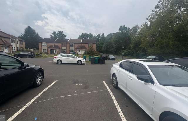 135 HOLLYBROOKE Drive - 135 Hollybrooke Drive, Bucks County, PA 19047