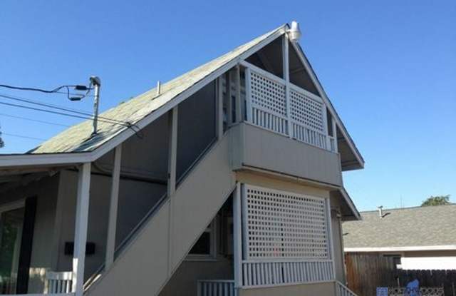 Charming upstairs studio. Close to shopping photos photos