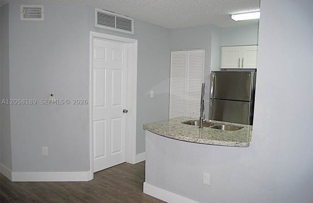 2803 N Oakland Forest Dr Gallery 4
