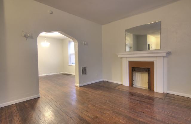 Great updated 2 bedroom 1 bath unit with great layout only available for move in October 10th! Gallery 3