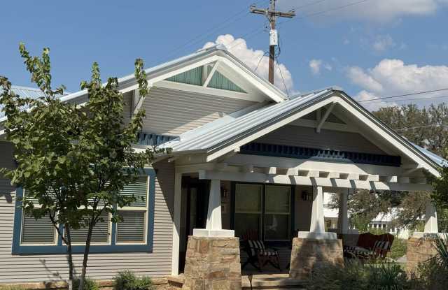 618 Avenue E - 618 Avenue East, Marble Falls, TX 78654