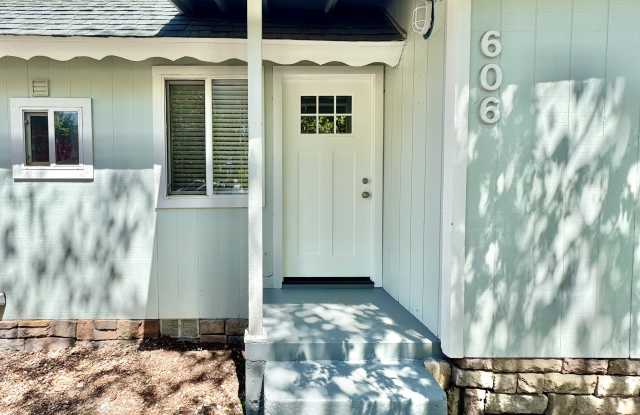 606 N Mount Shasta Blvd - 606 North Mount Shasta Boulevard, Mount Shasta, CA 96067