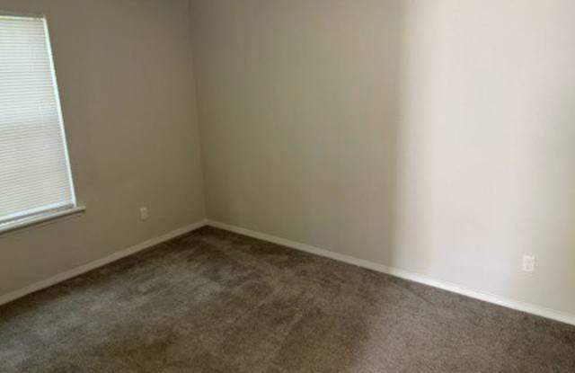 1205 N Oakland Avenue Gallery 4