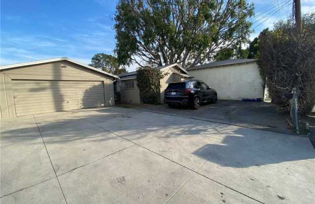 4845 Agnes Avenue 1/2 photos photos