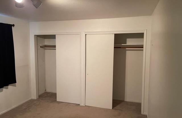 One level home with one car garage Gallery 4