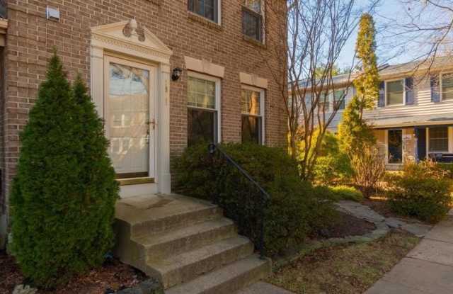 2911 MONTAUK Court Gallery 2