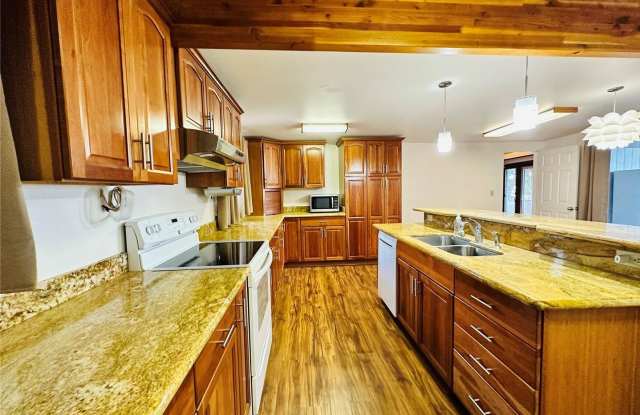 Spacious Single level 5 bedrooms, 3 baths w/ PV Panels in Makakilo Available Now! Gallery 3