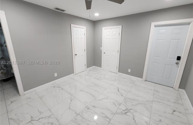 7761 NW 42nd Pl Gallery 3