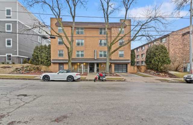 2121 N Cambridge Ave photos photos