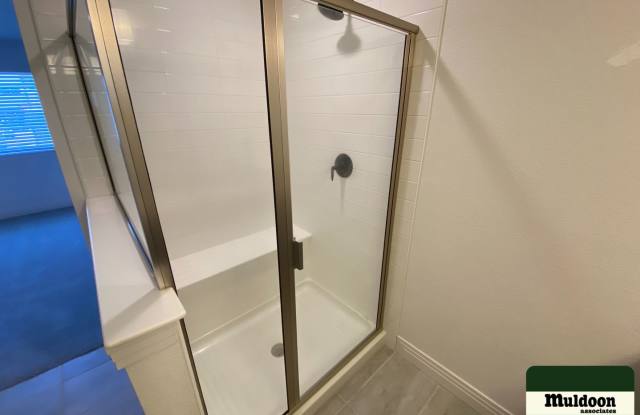 Nice townhome perfect for entertaining! Available now! photos photos