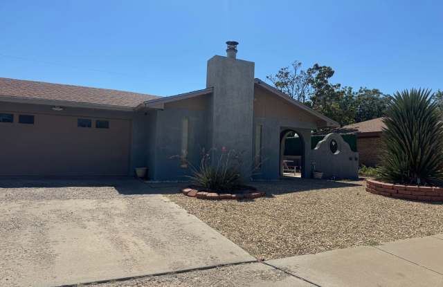 836 Agate Rd - 836 Agate Road, Roswell, NM 88201