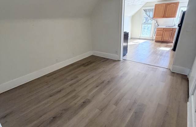 2210 West Iowa Street - 2 Gallery 4