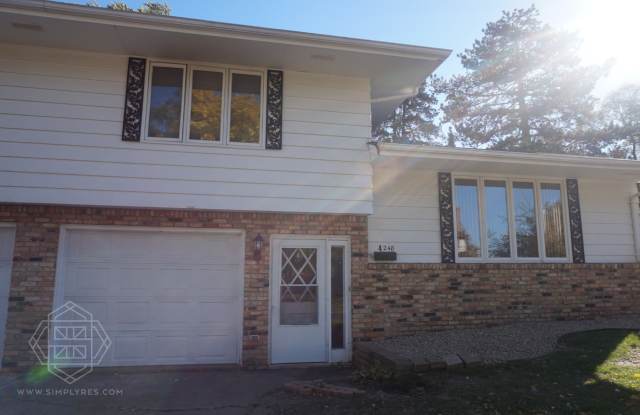 4248 Regent Ave N - 4248 Regent Ave N, Robbinsdale, MN 55422