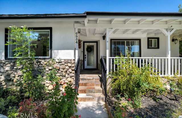 6954 Woodlake Avenue Gallery 1