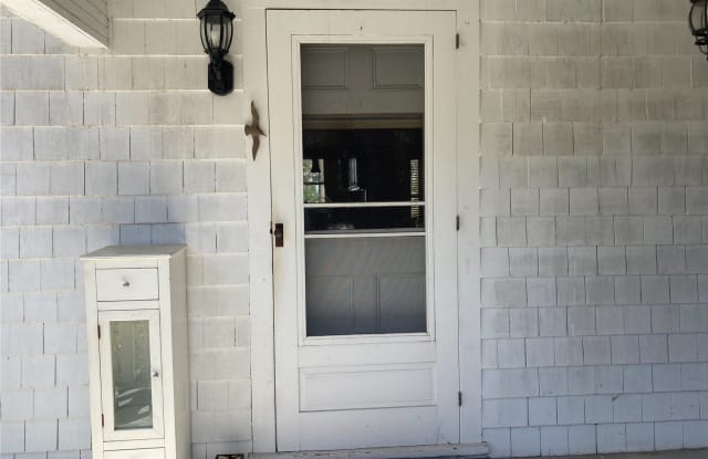 79 Cresent Beach Road - 79 Crescent Beach Road, Glen Cove, NY 11542