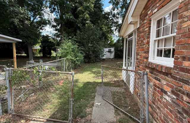 ** 3 bed 2 bath Forest Hills ** Call the self-showing number to schedule a tour 334-366-9198 Gallery 4