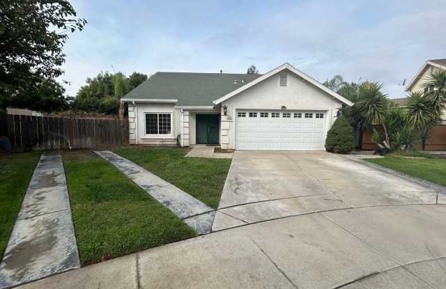 Large lot, close to freeway - 1835 Sierraglen Avenue, Turlock, CA 95380