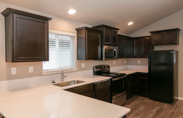 Beautiful 2 bedroom home in Cottage Grove- Riverwalk Village photos photos