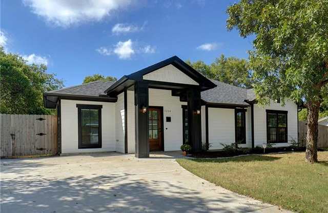 1204 Wyatt Street - 1204 Wyatt Street, Waxahachie, TX 75165