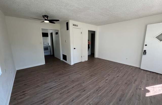 2 Bedroom, 1 Bathroom Home with Fenced Backyard located Northeast Wichita Gallery 3