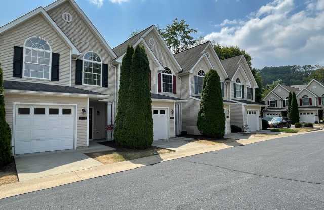 Great Location!  Townhouse with a Garage photos photos