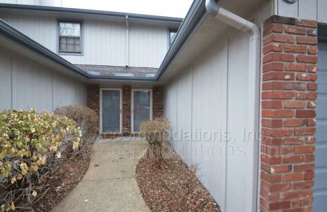 313 NE Timbercreek Dr. Gallery 2