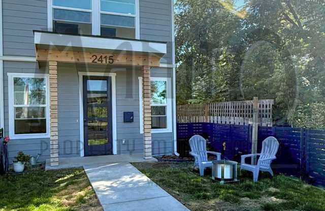 Beautiful Townhouse Steps From Centennial Trail photos photos