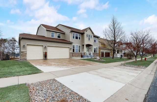 Grand 5 bed 4.5 bath Maple Grove Home w/ 3-Car Garage! Fully Furnished Gallery 4