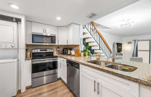 1141 SW 105th Ave - 1141 Southwest 105th Avenue, University Park, FL 33174