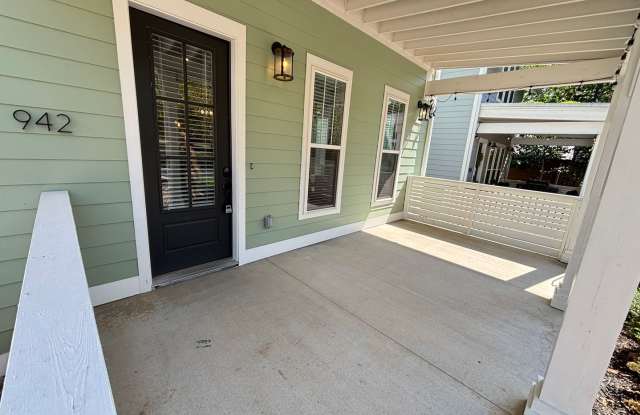 MOVE IN BY NOVEMBER 1ST & GET DECEMBER RENT FREE! Gorgeous 3 Bedroom Home Near Downtown Fayetteville! Gallery 4