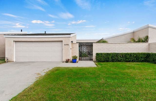 Charming 2 Bedroom Coastal Retreat with Panoramic Views! photos photos