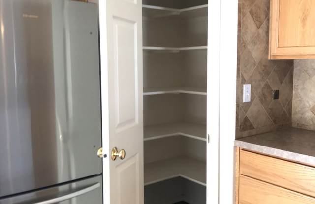 Single level 4 bedroom 2 bath Boise home. Gallery 4