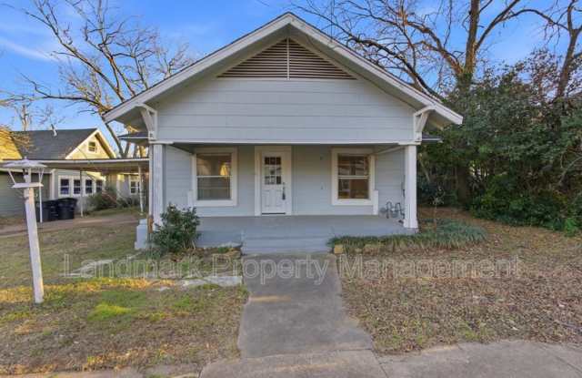 405 College St photos photos