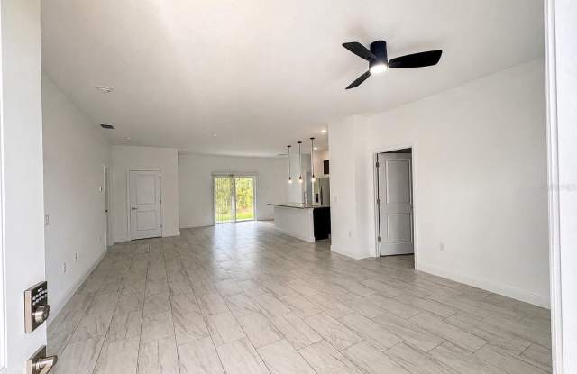 2741 W RUTLAND Drive Gallery 3