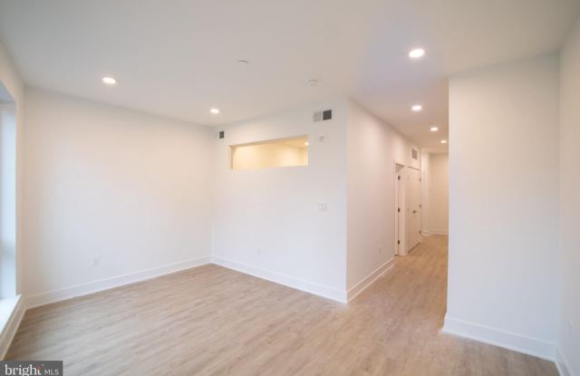 1325 N LEE Street Gallery 4