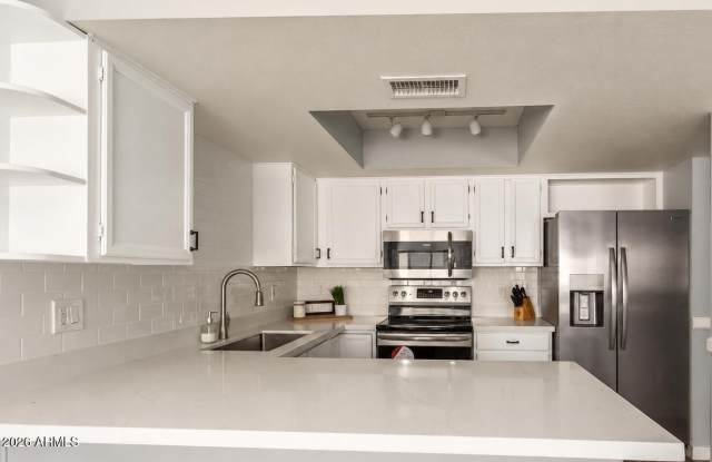 6943 E EARLL Drive Gallery 2