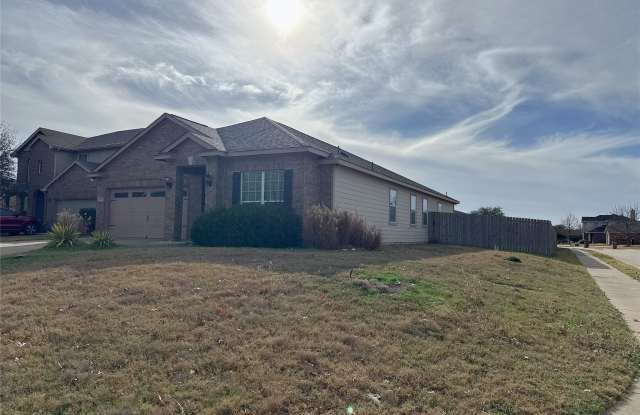 1913 Pin Oak Trail Gallery 3