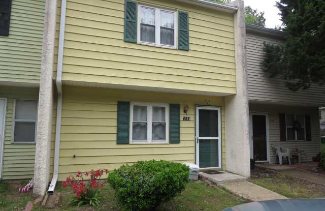 3 Bedroom Town Home Near Mary Immaculate For Rent - 1113 Old Denbigh Boulevard, Newport News, VA 23602