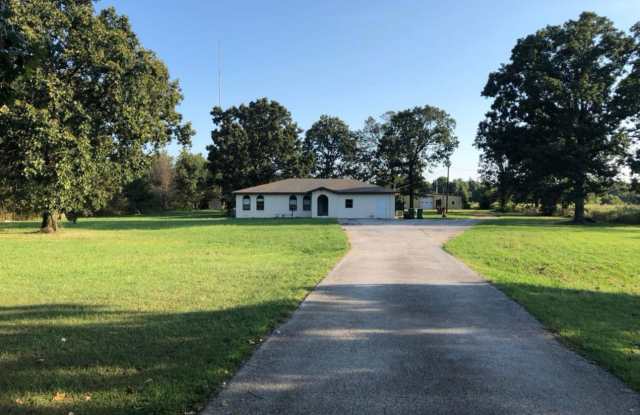 1379 Elm Springs Road - 1379 Elm Springs Road, Elm Springs, AR 72762