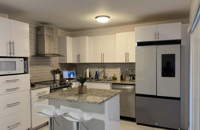 221 Alemeda Drive - 221 Alemeda Drive, Palm Springs, FL 33461