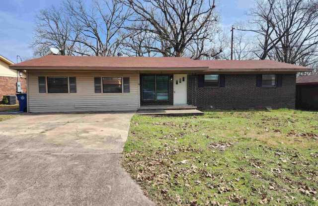 4 La Vista Drive - 4 La Vista Drive, North Little Rock, AR 72118