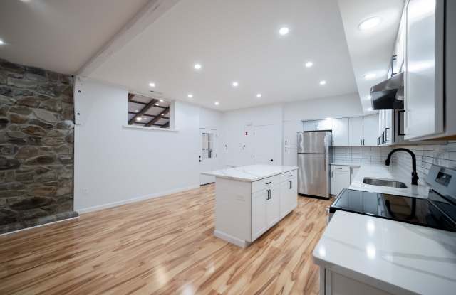 10 Wampanoag Trl - 10 Wampanoag Trail, East Providence, RI 02914