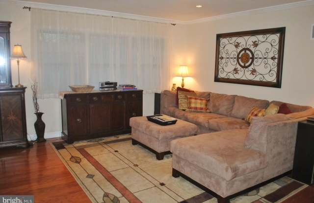 8224 SHERBROOKE COURT Gallery 2