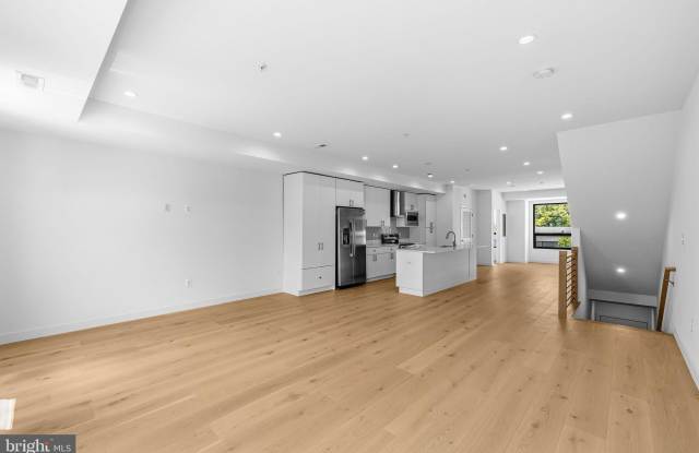 2530 B ELVANS Road SE Gallery 4